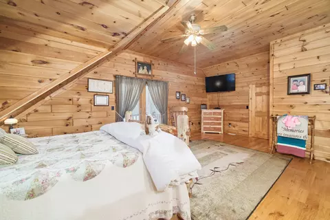 Bedroom - 13641 Brewer Rd, Brethren, MI 49619 photo 3 of 9