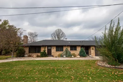 1035 Chippewa St, Jenison, MI 49428