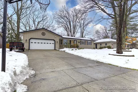 1464 Trentwood St SW, Wyoming, MI 49509