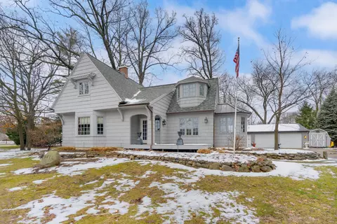 4111 Long Lake Dr, Portage, MI 49002