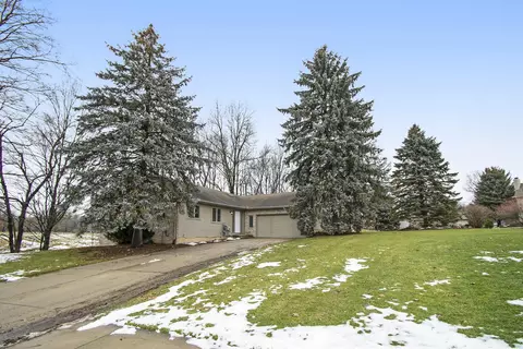 1370 Linden Cv, Dewitt, MI 48820 photo 2
