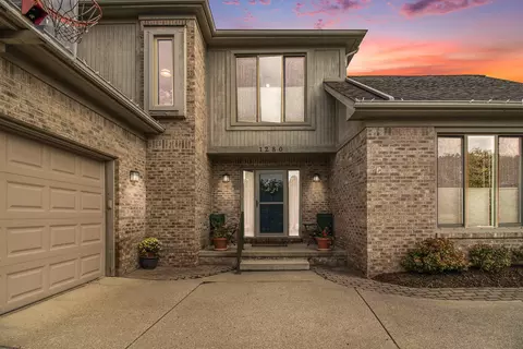1280 Wedgewood Cir, Saline, MI 48176