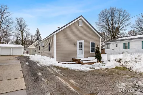 80 Main St, Saranac, MI 48881