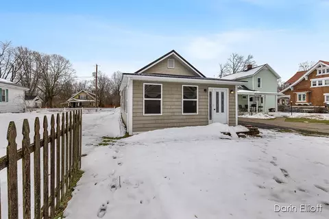 80 Main St, Saranac, MI 48881 photo 4
