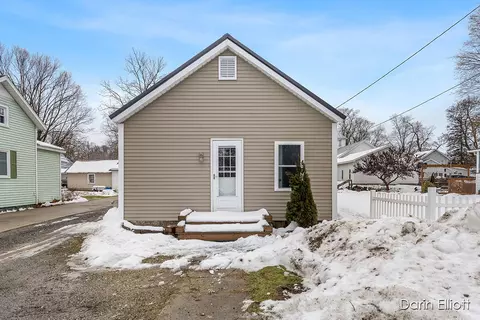 80 Main St, Saranac, MI 48881 photo 2