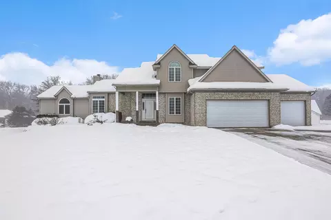 9129 Lake Gerald Dr, Sparta, MI 49345