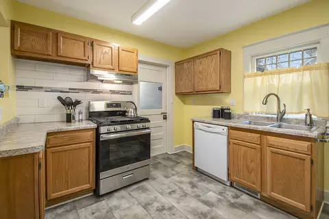 122 Huron St, Lansing, MI 48915 photo 7