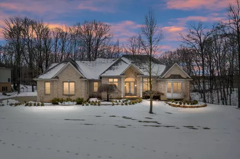 2377 Cumberland Dr, White Lake, MI 48383