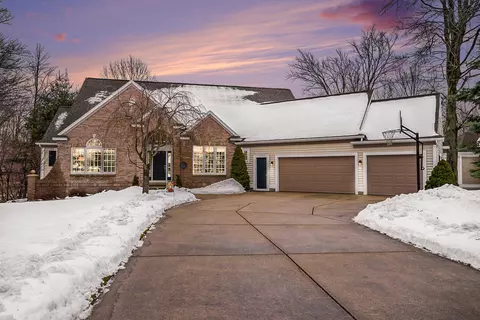 18077 Wildwood Springs Pkwy, Spring Lake, MI 49456