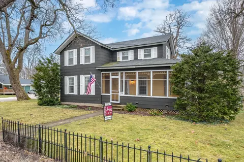 520 S Main St, Plainwell, MI 49080 photo 2
