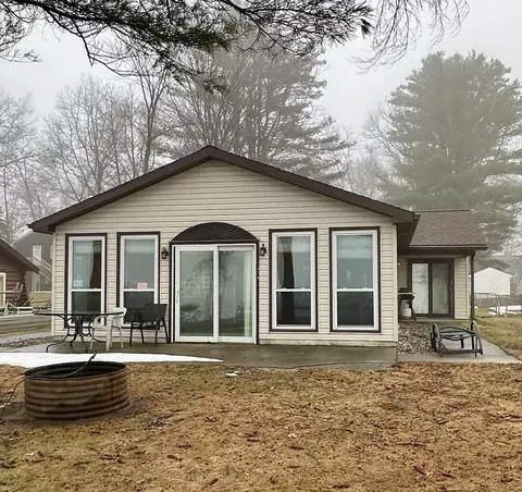 1714 N Shore Dr, Mears, MI 49436