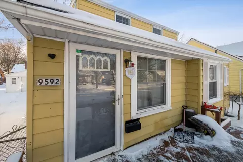 9592 Tecumseh Ave, Redford, MI 48239