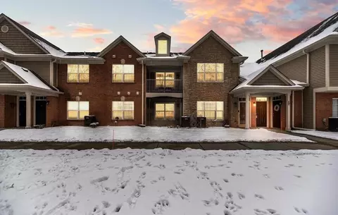 49185 W Woods Dr, Shelby Township, MI 48317