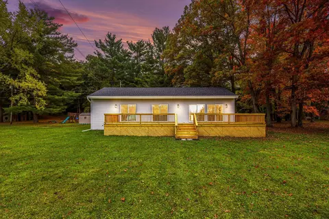 10313 Perch Ln NE, Greenville, MI 48838