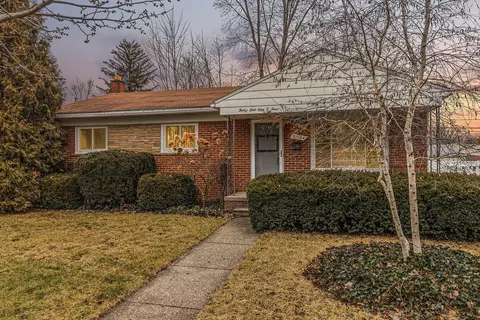 31104 Robert Dr, Livonia, MI 48150