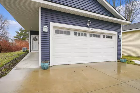 3166 Trinity Woods Ct, Holland, MI 49424