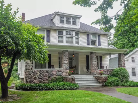 126 S Main St, Olivet, MI 49076