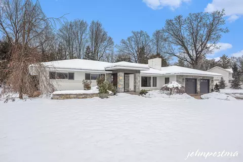 7106 Driftwood Dr SE, Ada, MI 49301