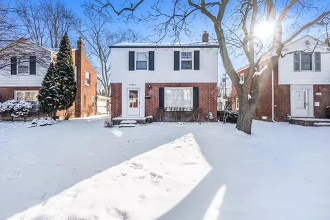 19250 Raymond St, Grosse Pointe Woods, MI 48236