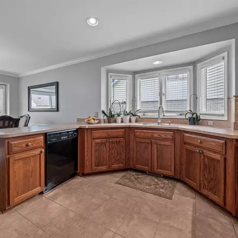 47992 Thistle Dr, Macomb, MI 48044 photo 9
