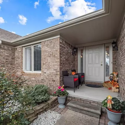 47992 Thistle Dr, Macomb, MI 48044 photo 2