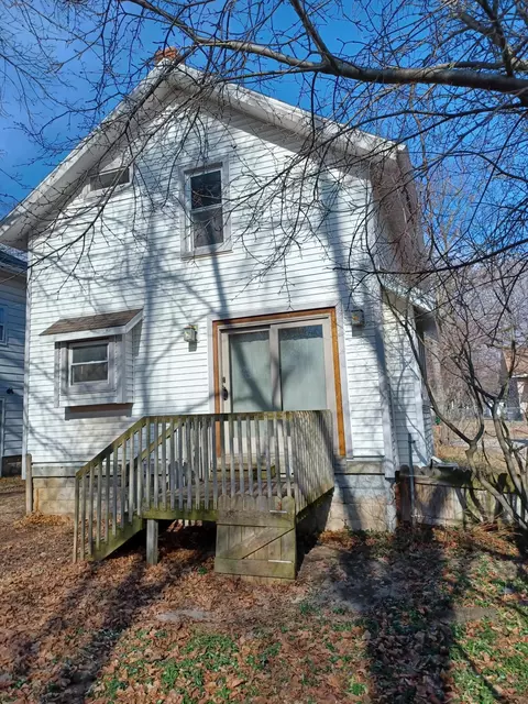 Exterior - 511 Meyers Ave, Jackson, MI 49203 photo 4 of 9