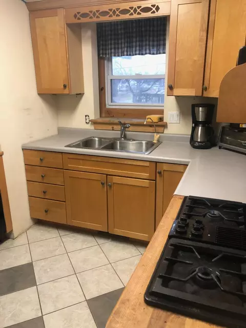 Kitchen - 511 Meyers Ave, Jackson, MI 49203 photo 8 of 9