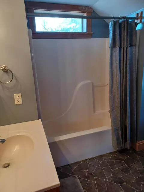 Bath - 511 Meyers Ave, Jackson, MI 49203 photo 3 of 4