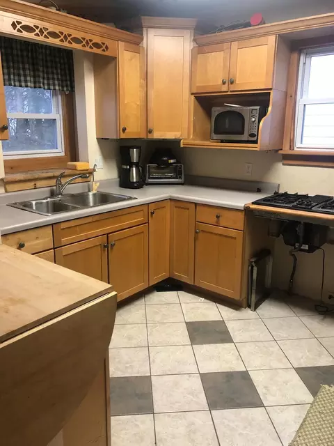 Kitchen - 511 Meyers Ave, Jackson, MI 49203 photo 7 of 9