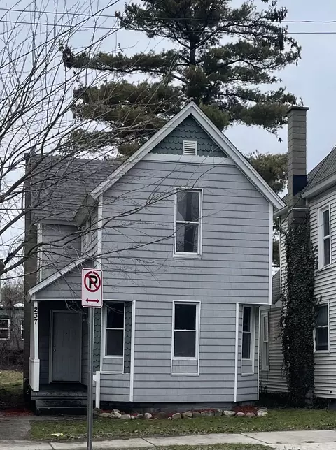 237 Straight Ave SW, Grand Rapids, MI 49504