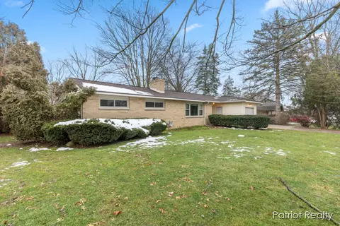4444 Curwood Ave SE, Kentwood, MI 49508
