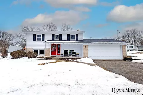 2340 Briar Hills Dr NE, Grand Rapids, MI 49505
