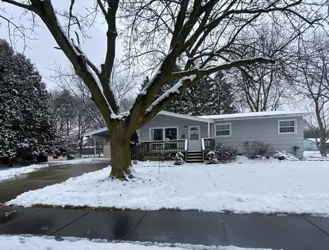 5792 Bayonne Ave, Haslett, MI 48840