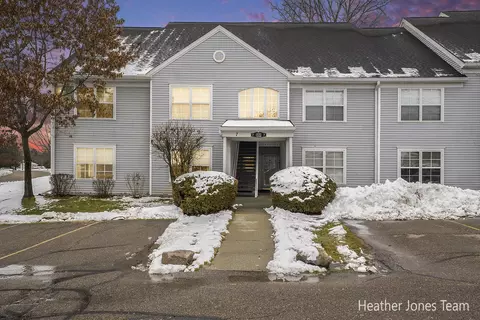 12362 St Andrews Way, Fenton, MI 48430