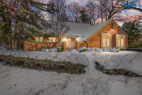 3585 Bloomfield Club Dr, Bloomfield Hills, MI 48301