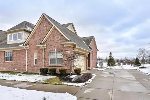 4427 Bridgeview Ln #516, Canton, MI 48188