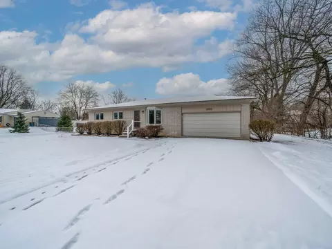 23959 Springbrook Dr, Farmington Hills, MI 48336