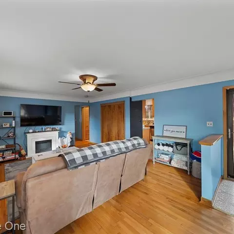 Living - 5658 Parkside Dr, Monroe, MI 48161 photo 3 of 6