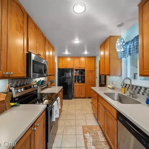 Kitchen - 5658 Parkside Dr, Monroe, MI 48161 photo 2 of 4
