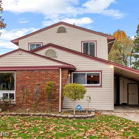 5658 Parkside Dr, Monroe, MI 48161