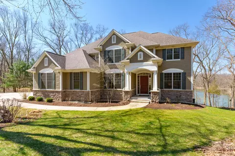 6433 E Bay Ln, Richland, MI 49083