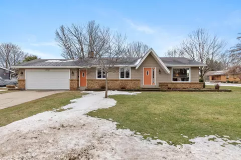 10366 Springwood Dr, Zeeland, MI 49464