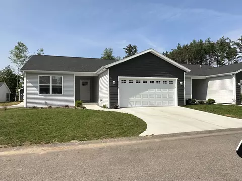 10393 Cougar Ln, Portage, MI 49024