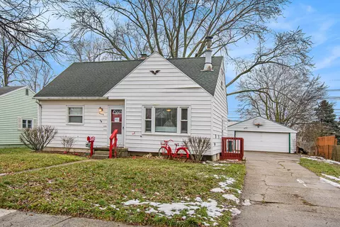 4609 Devonshire Ave, Lansing, MI 48910