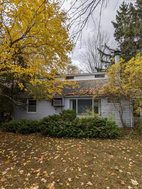 9238 Rawsonville Rd, Belleville, MI 48111