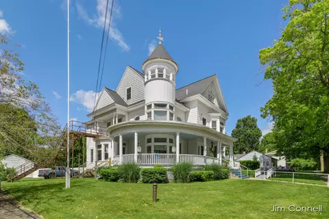 407 E Home St, Edmore, MI 48829