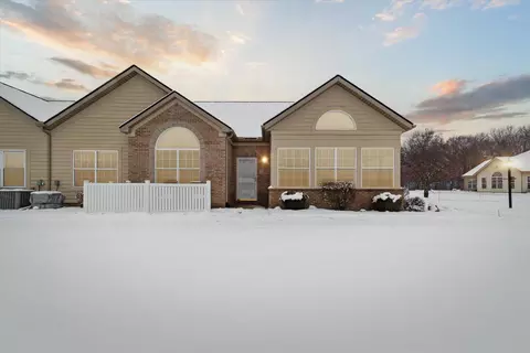 1200 Abbey Ct, Westland, MI 48185