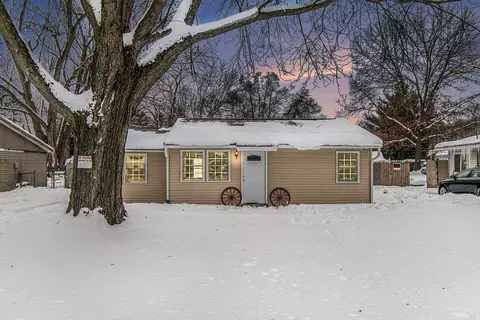 68068 Shirley Ln, Edwardsburg, MI 49112