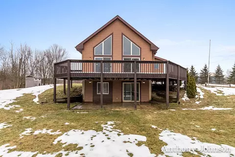 655 N Neve Rd, Pierson, MI 49339