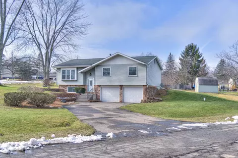 5968 Flamingo Dr, Jackson, MI 49201